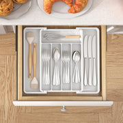 Organizator extensibil pentru tacamuri si ustensile de bucatarie NextWave® – suport sertar ajustabil 33–57 cm, cu 7–9 compartimente modulare, plastic rezistent BPA-free, design compact si practic pentru depozitare ordonata in bucatarie, Negru