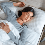 Perna ortopedica pentru dormit ajustabila NextWave®️, Spuma cu Memorie cu gel Maruntita pentru Gat si Suport Cervical, 2 Zone de Confort, Husa lavabila, Ideala pentru dormitul lateral, spate sau stomac, 70x50 cm